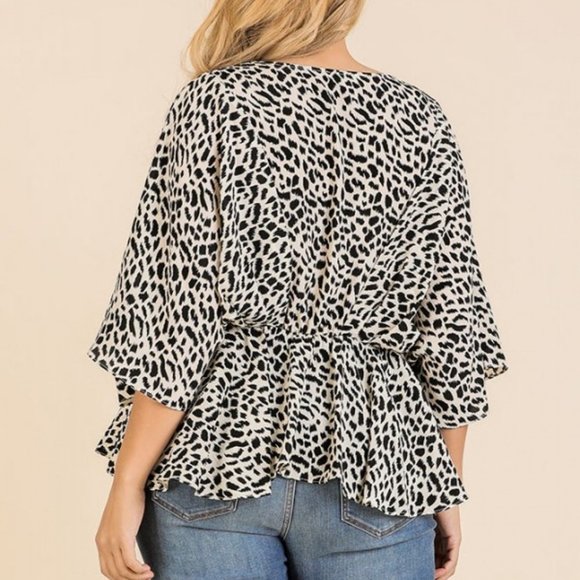 🎈Umgee Plus Animal Print Bell Sleeve White Top - Picture 5 of 5